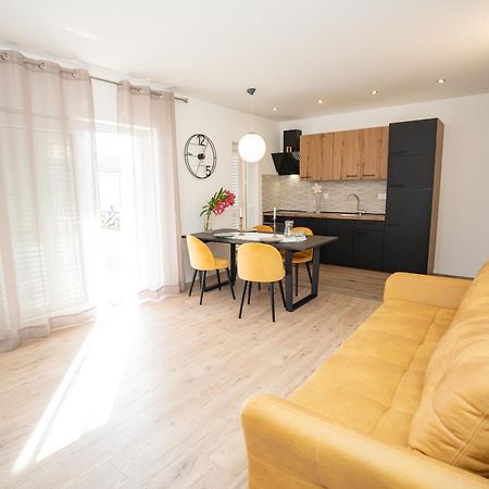 Apartments Tomulic Novalja Exterior photo